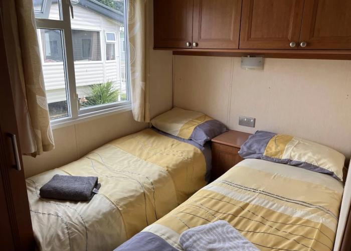 2 Bedroom Caravan at Heacham Beach With Decking
