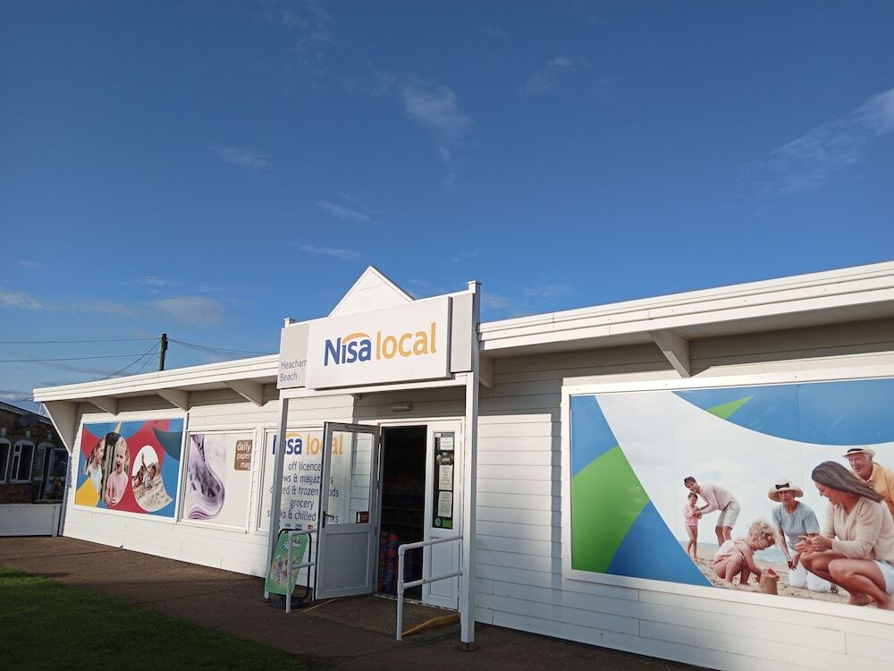 Pets go Free Family 3 Bed Caravan With Decking