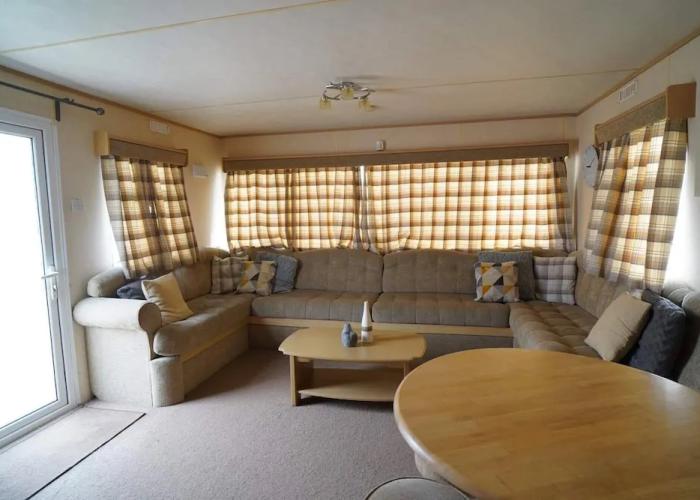 Pets go Free Family 3 Bed Caravan With Decking