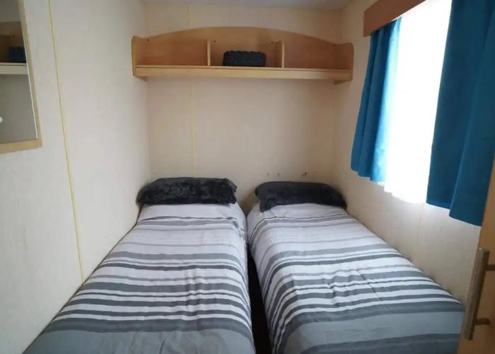 Pets go Free Family 3 Bed Caravan With Decking