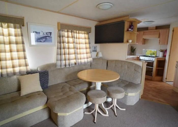 Pets go Free Family 3 Bed Caravan With Decking
