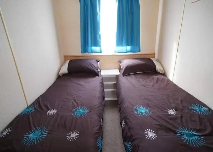 Pets go Free Family 3 Bed Caravan With Decking