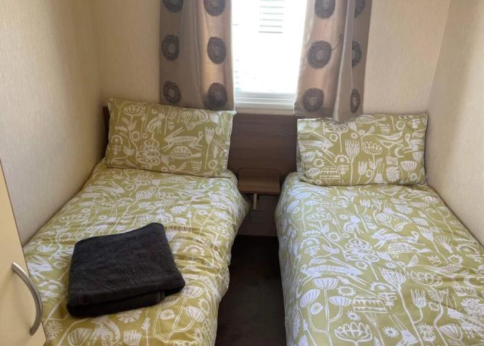 Super 3 Bedroom Pet Friendly Caravan With Decking