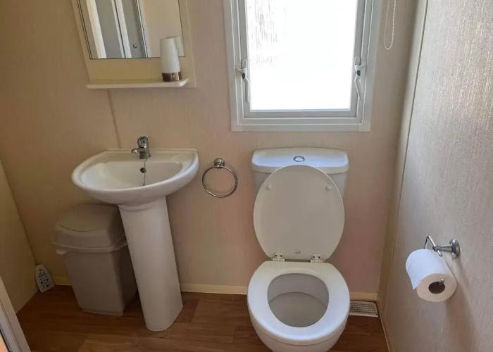 Super 3 Bedroom Pet Friendly Caravan With Decking