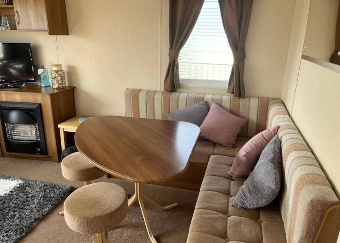 Super 3 Bedroom Pet Friendly Caravan With Decking