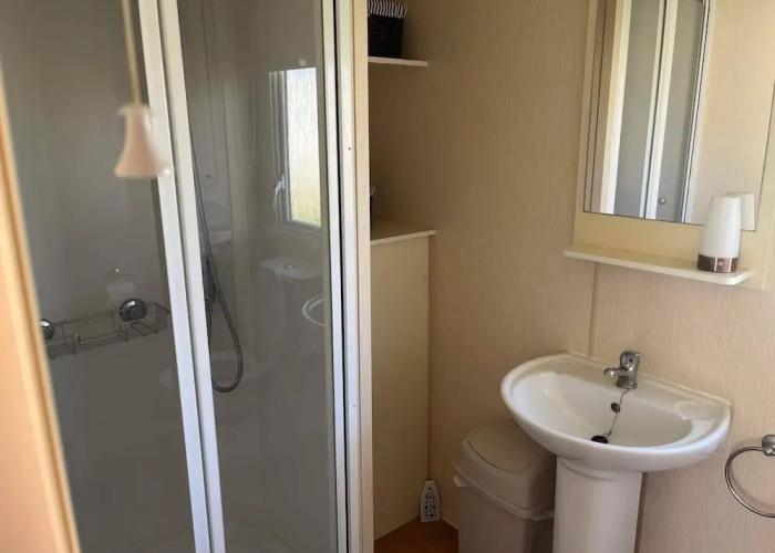 Super 3 Bedroom Pet Friendly Caravan With Decking