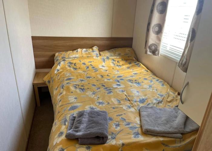 Super 3 Bedroom Pet Friendly Caravan With Decking
