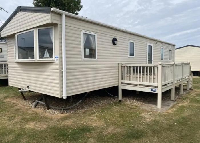 Super 3 Bedroom Pet Friendly Caravan With Decking