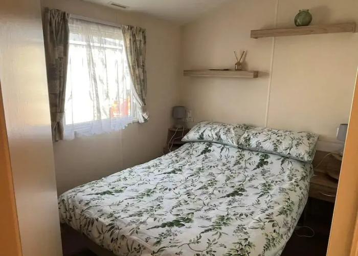 Budget 3 Bedroom Caravan With Decking at Heacham
