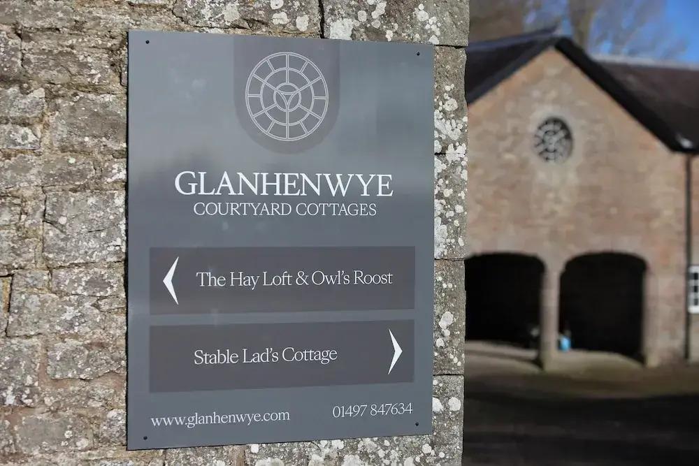 Glanhenwye Courtyard Cottages