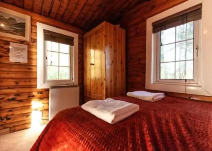 Cozy Mountain 2 Bed Log Cabin