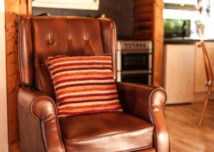 Cozy Mountain 2 Bed Log Cabin
