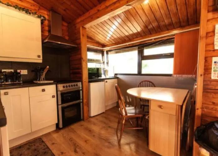 Cozy Mountain 2 Bed Log Cabin
