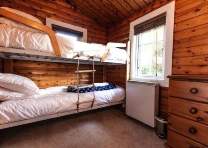 Cozy Mountain 2 Bed Log Cabin