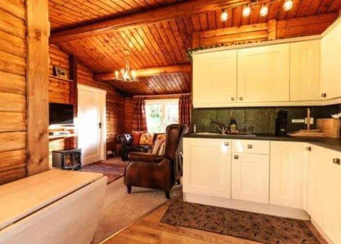 Cozy Mountain 2 Bed Log Cabin