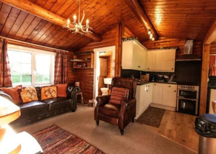 Cozy Mountain 2 Bed Log Cabin