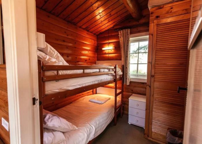 Spacious 3 Bed Log Cabin in Snowdonia