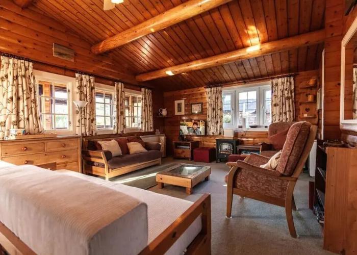 Spacious 3 Bed Log Cabin in Snowdonia