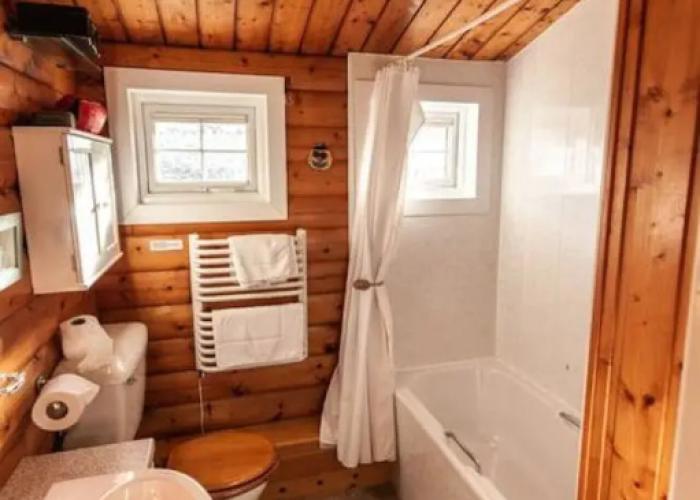 Spacious 3 Bed Log Cabin in Snowdonia