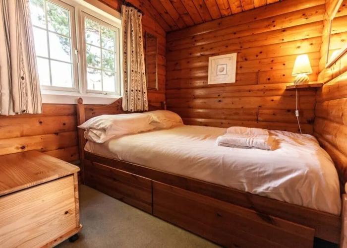Spacious 3 Bed Log Cabin in Snowdonia