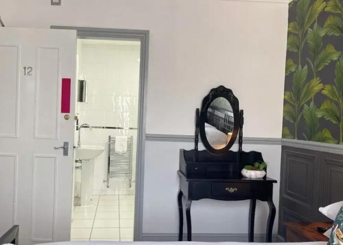 LilyRose Hotel