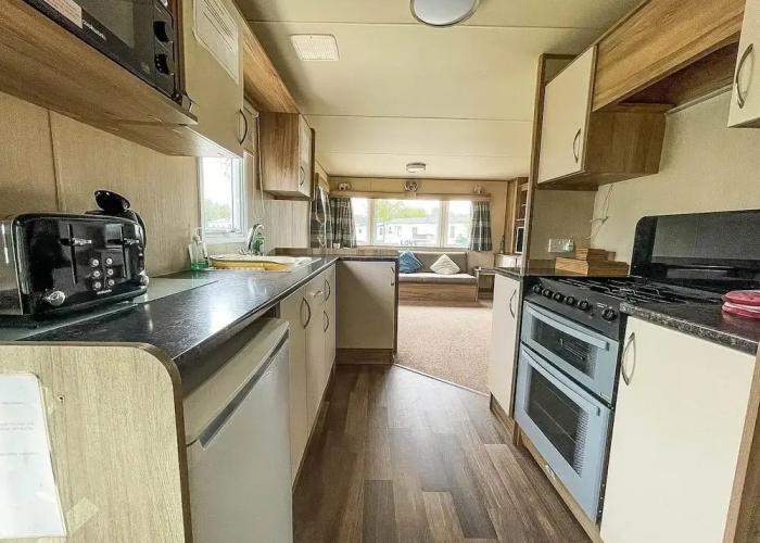 Cottages_and_Houses Caravansleeps8-hottub-fireplace-garden-patio
