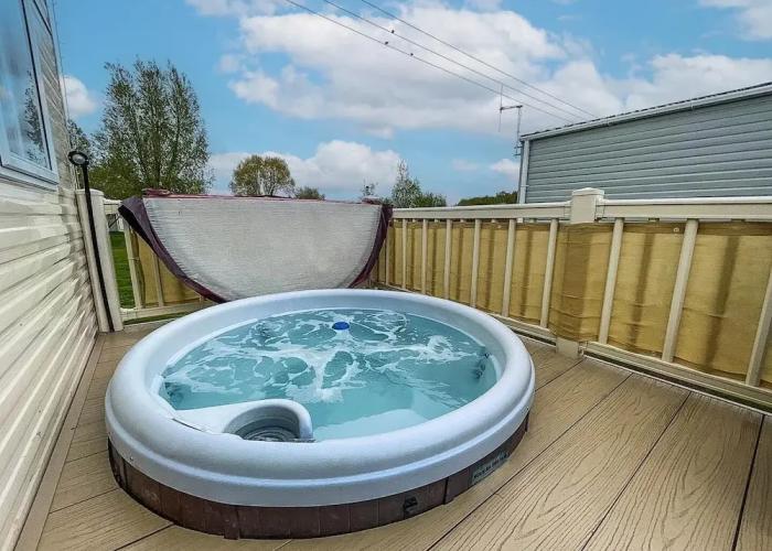 Cottages_and_Houses Caravansleeps8-hottub-fireplace-garden-patio