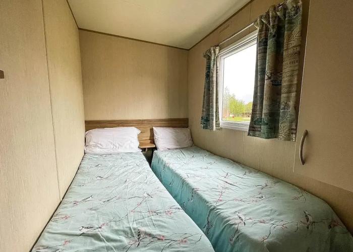 Cottages_and_Houses Caravansleeps8-hottub-fireplace-garden-patio