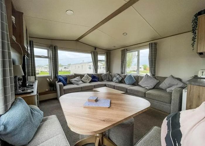 Cottages_and_Houses Caravansleeps6-hottub-garden-waterwonderland