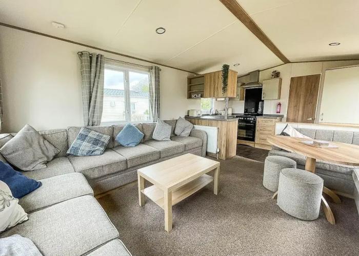Cottages_and_Houses Caravansleeps6-hottub-garden-waterwonderland