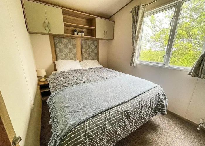Cottages_and_Houses Caravansleeps6-hottub-garden-waterwonderland