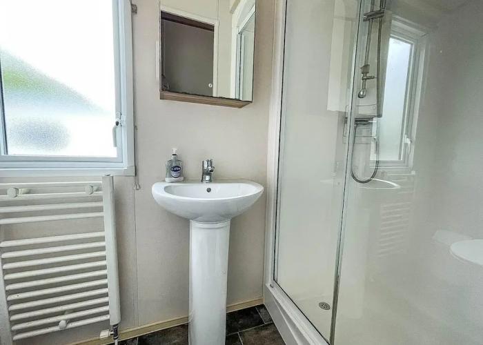 Cottages_and_Houses Caravansleeps6-hottub-garden-waterwonderland