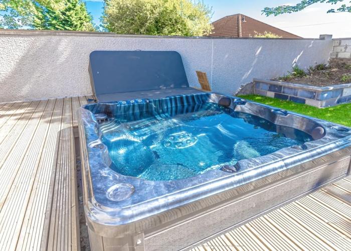 Lovely 1-bed Cottage in Kelty With Hot Tub