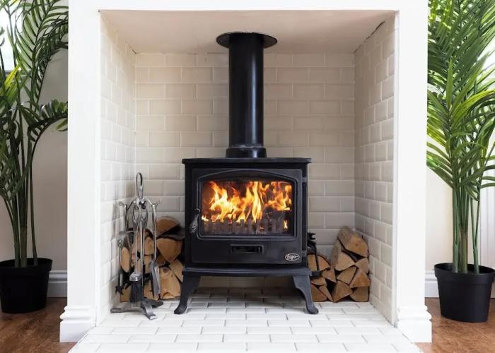 JOIVY Greenknowes Cottage W/ Hot Tub & Fireplace