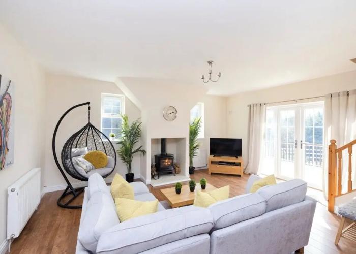 JOIVY Greenknowes Cottage W/ Hot Tub & Fireplace