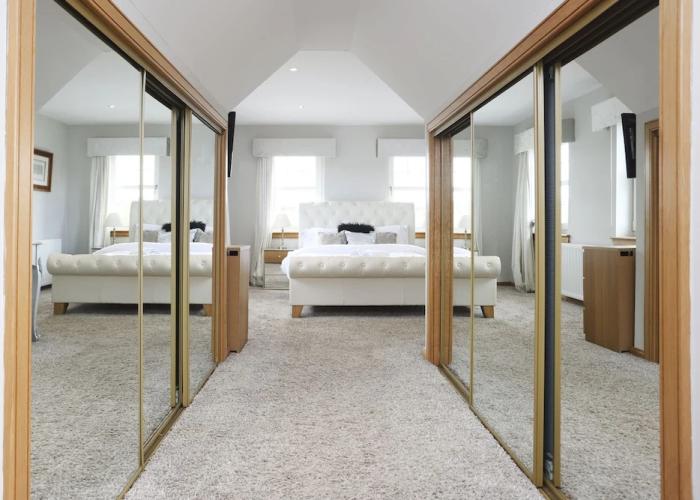 JOIVY Greenknowes Farmhouse Retreat 7 Bed With Hot Tub And Bar