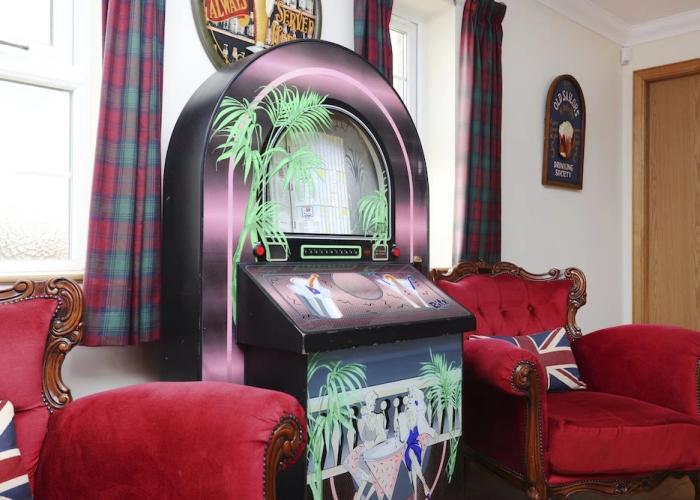 JOIVY Greenknowes Farmhouse Retreat 7 Bed With Hot Tub And Bar