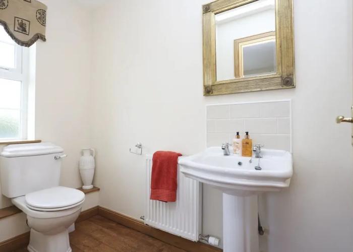 JOIVY Greenknowes Farmhouse Retreat 7 Bed With Hot Tub And Bar