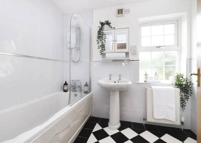 JOIVY Greenknowes Lodge With Hot Tub And Wood Burning Stove