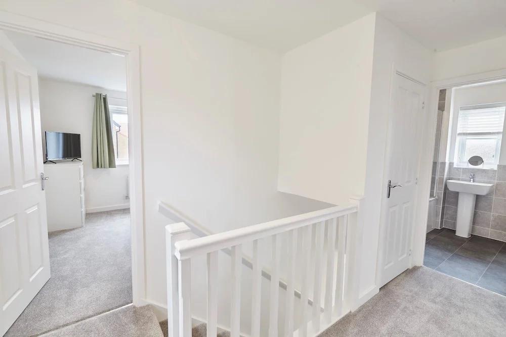 Host Stay Cayton Bay Cottage