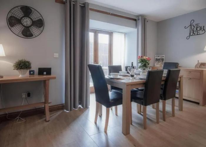 Rose Coach House - 3 Bedroom Cottage - Pendine