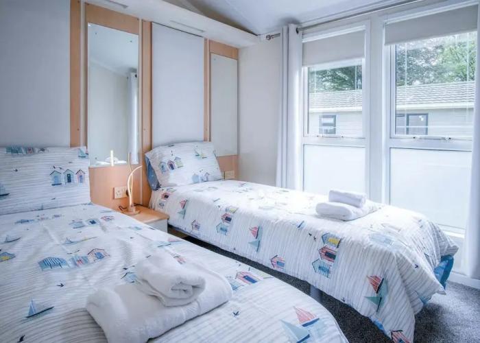 2 Manor Lodge - 2 Bedroom Lodge - Pendine