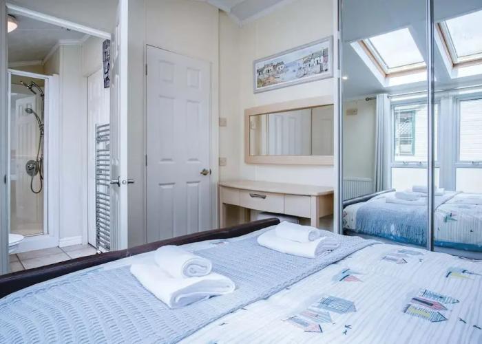 2 Manor Lodge - 2 Bedroom Lodge - Pendine
