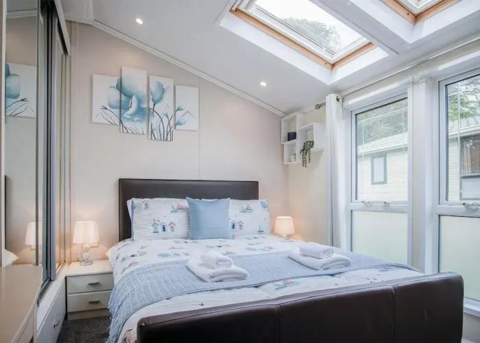 2 Manor Lodge - 2 Bedroom Lodge - Pendine