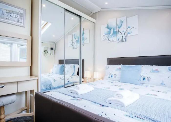 2 Manor Lodge - 2 Bedroom Lodge - Pendine