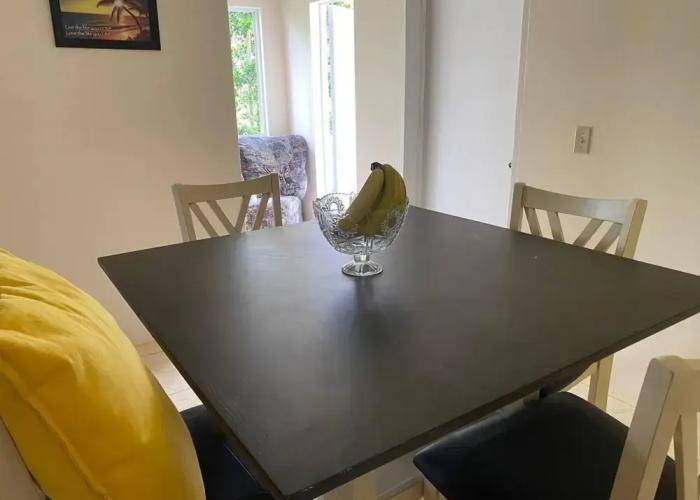 Lovely 2 Bedroom Apt 4 Warm, Cosy, Comfortable