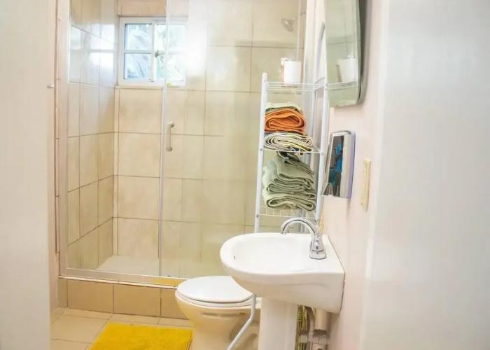 Lovely 2 Bedroom Apt 4 Warm, Cosy, Comfortable