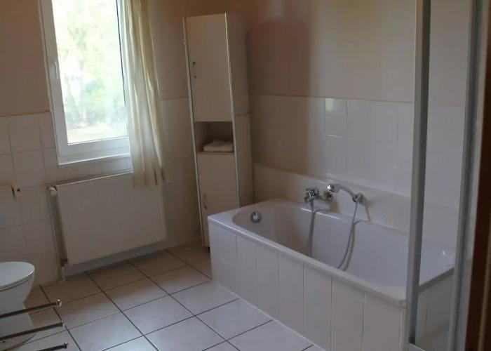 Luxurioese Ferienwohnung in Boddin mit Garten