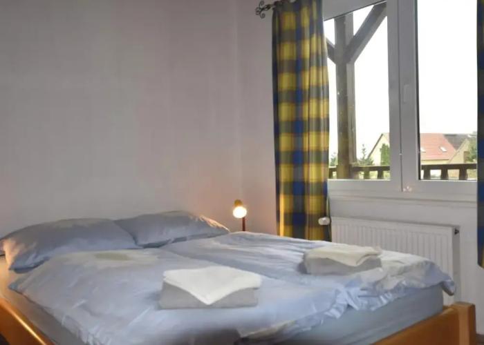 Luxurioese Ferienwohnung in Boddin mit Garten