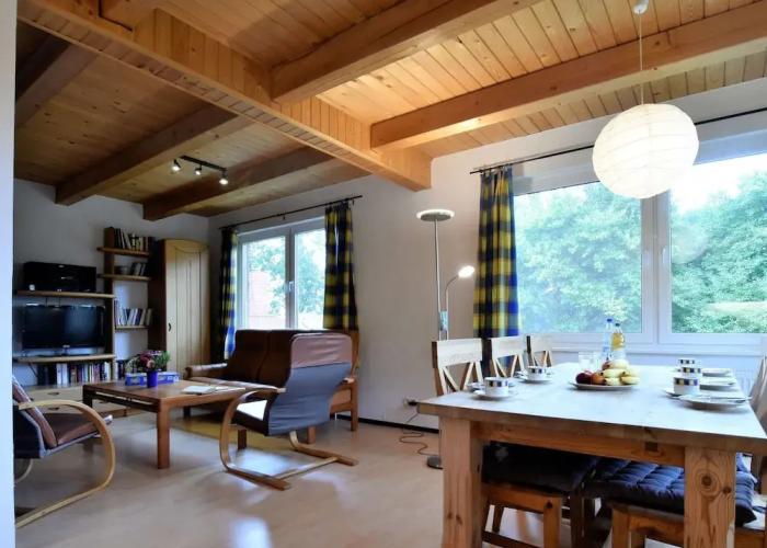 Luxurioese Ferienwohnung in Boddin mit Garten